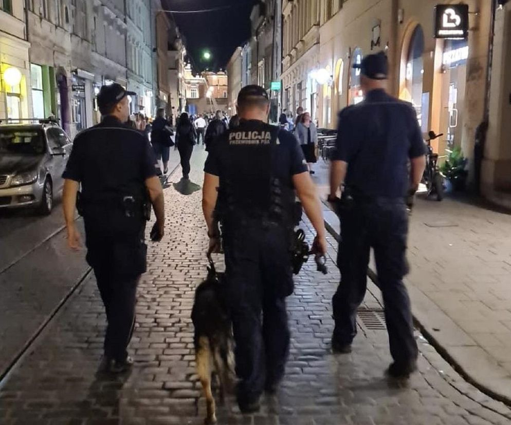 W Krakowie zaroiło się od mundurowych. Na ulice wyszły specjalne patrole. Co sprawdzają?