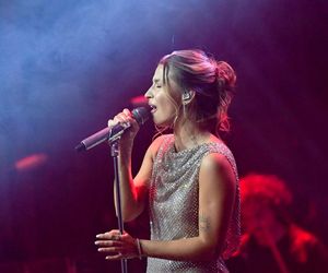Julia Wieniawa i Kuba Karaś w objęciach. To zdjęcie wywołało falę komentarzy