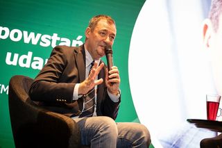 „Nie mówili do mnie, tylko o mnie”. Jacek Rozenek o braku komunikacji  z pacjentem w szpitalach