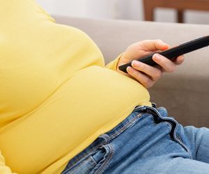 Jak spalić kalorie przy pracy siedzącej? Wystarczy, że wdrożysz w życie te kilka zasad