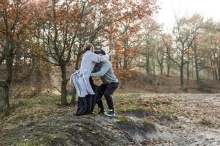 Doda Dorota Rabczewska wpada w objęcia ukochanego. 
