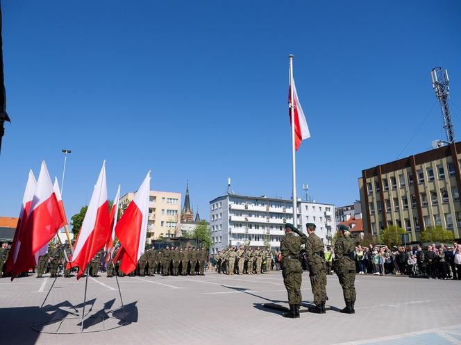 Ponad stu żołnierzy na Placu Solidarności w Olsztynie. Złożyli uroczystą przysięgę [ZDJĘCIA]