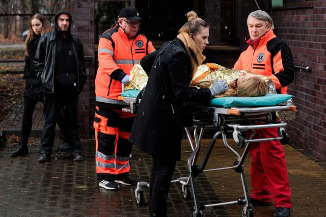 Na Wspólnej odc. 3458. Daria (Patrycja Topajew), Paulina (Marta Walesiak)