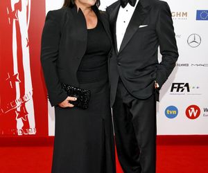 Pierce Brosnan i Keely Shaye Smith 