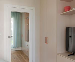 Kolorowe mieszkanie w stylu kalifornijskiego modernizmu