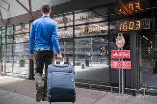 Awantura na lotnisku w Krakowie! Pasażer spóźnił się na lot o 5 sekund i nie został wpuszczony na pokład