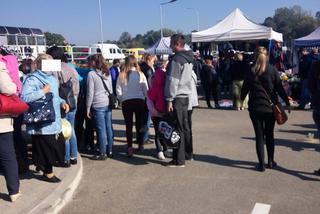 Targowisko w Rzeszowie: Ciasnota, zakaz wjazdu i towar z podłogi