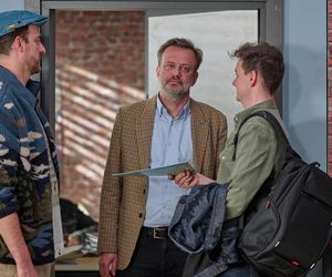 Na Wspólnej, odcinek 4039: Tymon (Łukasz Wójcik), Smolny (Łukasz Konopka), Kuba (Kacper Łukasiewicz)