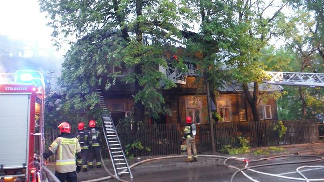 Białystok. Tragiczny pożar domu przy ul. Grunwaldzkiej. Nie żyją dwie osoby