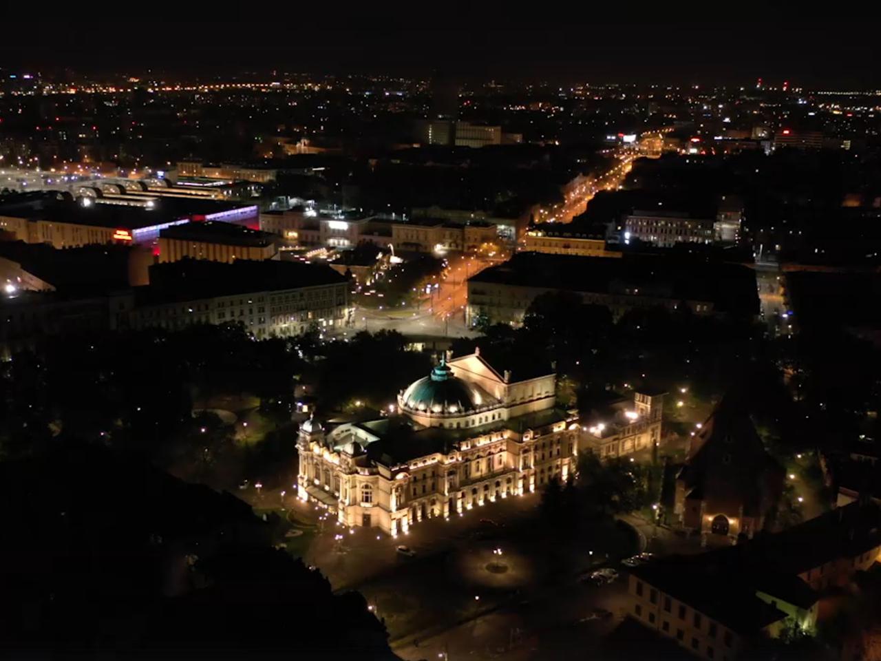 Koniec egipskich ciemności w Krakowie! Oświetlenie całonocne wraca do miasta