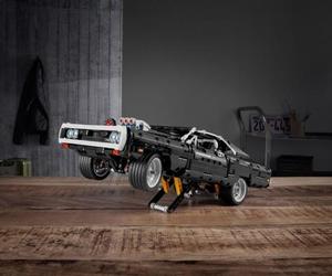 LEGO Technic Dodge Charger R/T Dominica Toretto