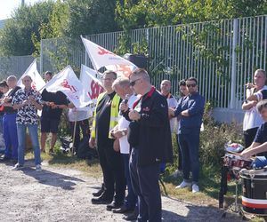 Pikieta pracowników Beko. Pracę straci 1100 osób. „Czujemy się oszukani i sfrustrowani”