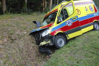 Wypadek z udziałem karetki pogotowia pod Iławą. Zderzenie trzech aut w Smolnikach