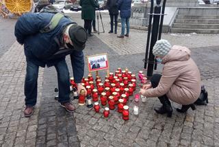 Grudziądzanie ustawiają serce dla Pawła Adamowicza w drugą rocznicę śmierci
