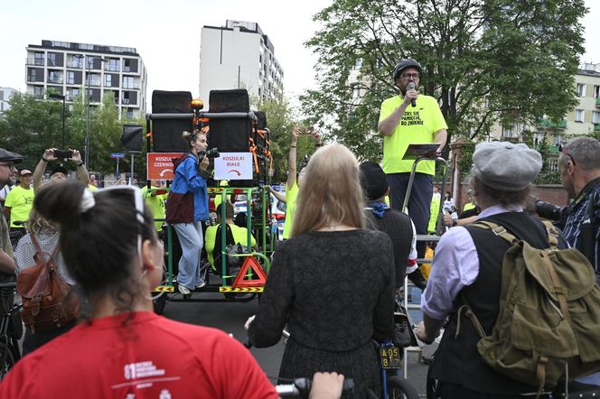 Biało-czerwonym peletonem rowerzyści uczcili Powstanie Warszawskie 