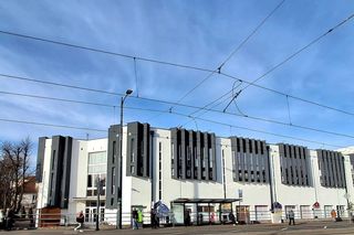 Kultowe centrum handlowe przechodzi metamorfozę. Widać już pierwsze efekty