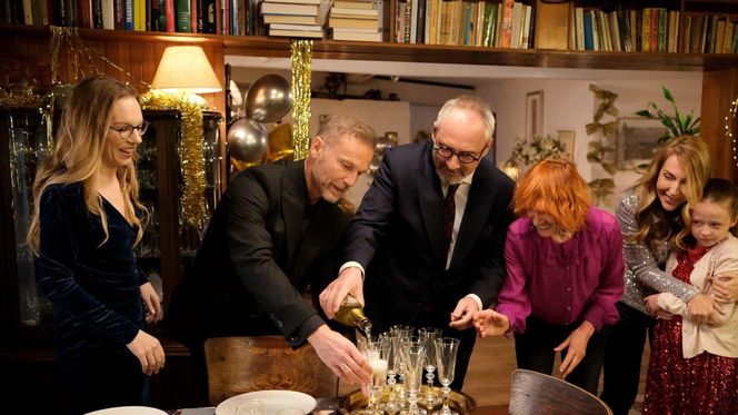 M jak miłość odc. 1858. Adam Werner (Jacek Kopczyński), Andrzej Budzyński (Krystian Wieczorek), pani Ola (Ewa Kolasińska), Sylwia (Hanna Turnau)