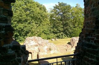 Dawniej królowie i bitwy, a dziś… tylko ruiny zamku