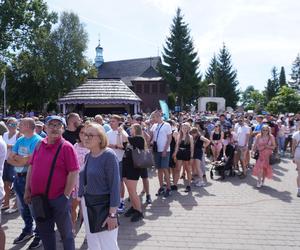 Fani serialu zjechali do serialowych Wilkowyj (Jeruzal)