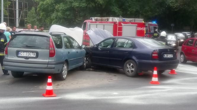 Zderzenie dwóch aut w podbydgoskim Żołędowie! [ZDJĘCIA]