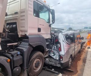 Karambol na S8 w Warszawie. Lądował śmigłowiec LPR. Zderzenie ośmiu pojazdów przed mostem