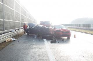 Wypadek na A4 w Paszczynie: Wysiadła z samochodu, by udzielić pomocy innemu kierowcy, za chwilę uderzył w nią samochód