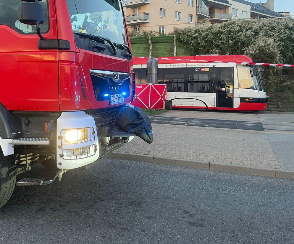 Tramwaj potrącił dwie osoby. Kilkuletnie dziecko nie żyje! Dramat na pętli tramwajowej  