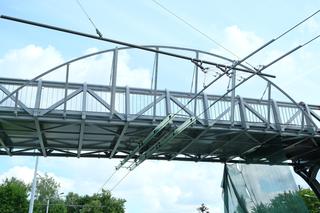 Montaż konstrukcji kładki na ul. Filaretów dobiega końca. Szykuje się zmiana organizacji ruchu