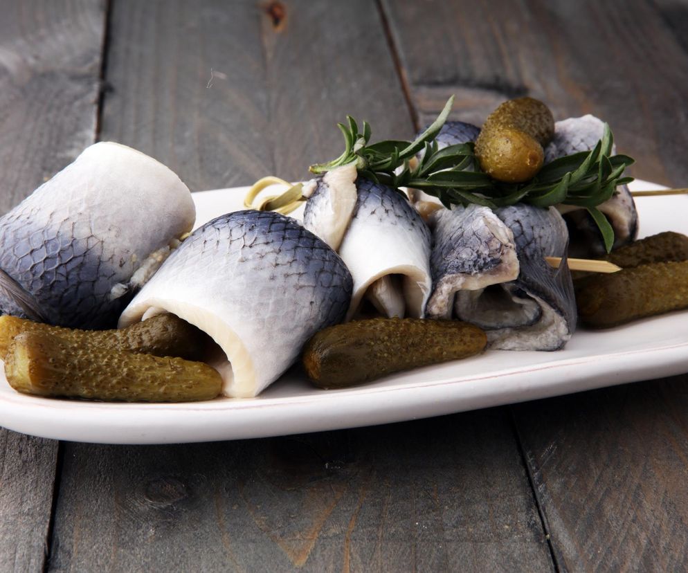 Z czym podawać śledzie, żeby wyszły nam na zdrowie? To proste