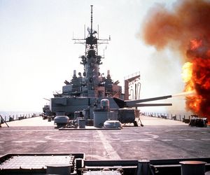 Trump rozważa powrót pancerników do US Navy. Czy era wielkich dział wróci na ocean?