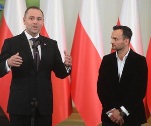 Prezydent RP Karol Nawrocki oraz indywidualny i drużynowy mistrz świata na żużlu Bartosz Zmarzlik