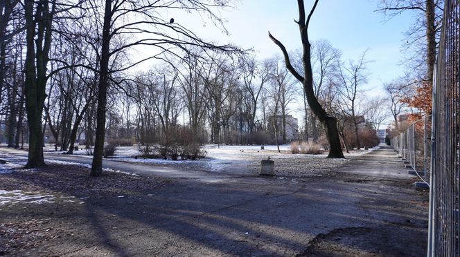 Zakaz wstępu do jednego z najstarszych parków w Lublinie. Teren został ogrodzony