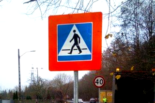 Nowe tablice przy przejściach dla pieszych w Szczecinie