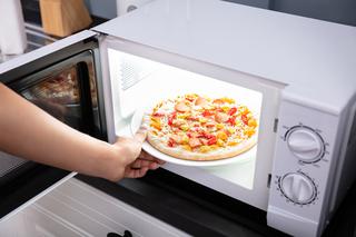 Pizza z mikrofali: łatwy przepis na pizzę w 1 minutę
