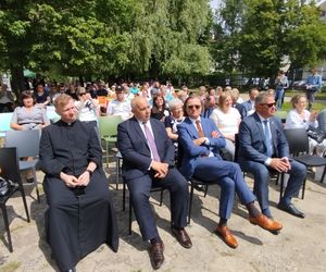 Przez lata ŚDS w Siedlcach działał w dwóch lokalizacjach, teraz już oficjalnie funkcjonuje w jednym miejscu, w budynkach dostosowanych do potrzeb osób z niepełnosprawnościami. 