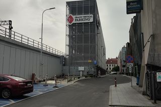 Automatyczny parking w Katowicach miał być parkingowym gamechangerem. Nie zmienił nic
