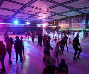 Laser Party na Icemanii! Mieszkańcy wyjechali na lód. Zdjęcia