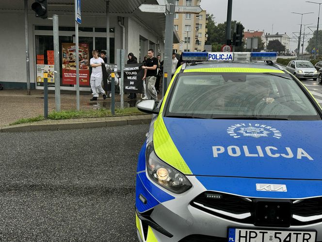 Setki osób upamiętniły Oliwiera. 20-latek zmarł po interwencji policji. "Zabili go jak zwierzę"