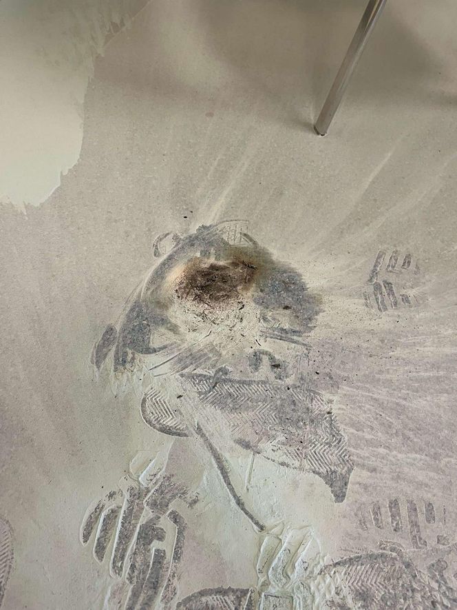 Nie było „dymka”, więc cisnął telefonem! Alarm w szpitalu, strażacy w akcji