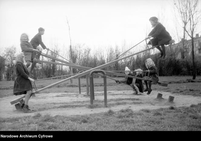 Plac zabaw dla dzieci przy Zarządzie Miejskim w Poznaniu, 1948-1949