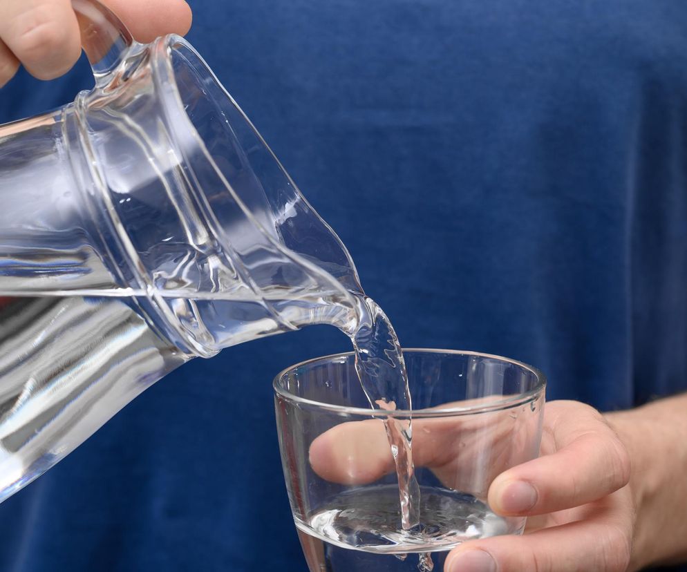 Wypili ponad 3 litry wody dziennie. Już po tygodniu zauważyli 5 zmian  