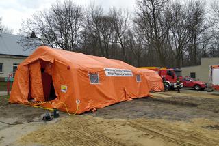 Namioty na terenie szpitala zakaźnego w Siedlcach