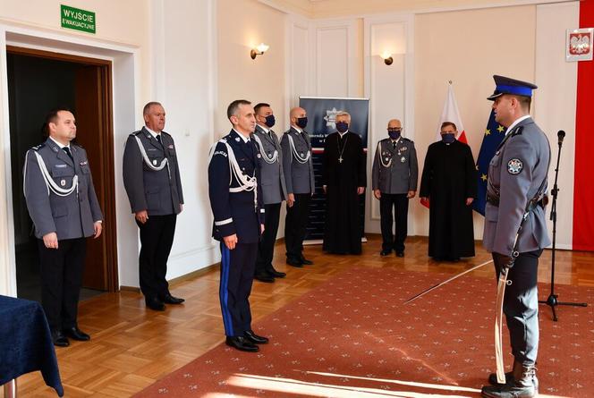 Podlaska policja ma nowych funkcjonariuszy. 12 mundurowych złożyło ślubowanie [ZDJĘCIA]