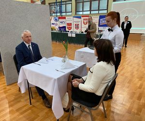 Znamy wyniki Mistrzostw Młodych Kelnerów. Zwyciężyła uczennica siedleckiej „Samochodówki”