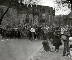 13 grudnia 1981 w Krakowie: brutalne akcje ZOMO, protesty i złamane nadzieje