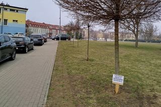 Tabliczka z napisem przy ul. Włókienniczej w Białymstoku