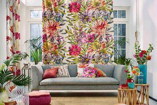 Dekoracja okien w salonie: motywy wielkich kwiatów na zasłonach. Trendy 2016!