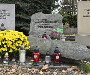 Grób Jaruzelskiego na Powązkach Wojskowych