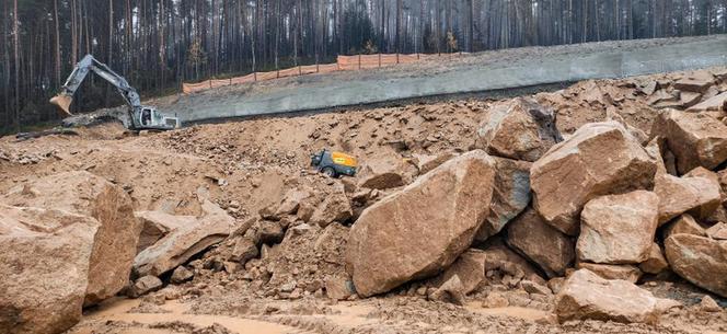 Tak wygląda budowa tunelu na S1 w Beskidach. Wykują go bez użycia maszyn [ZDJĘCIA]