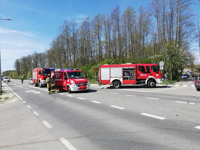 Wypadek w Nowych Żukowicach. Motocyklista ciężko ranny po zderzeniu z samochodem